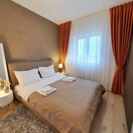 Elias Central Apartment - 2 Bedrooms & Free Parking Oradea Εξωτερικό φωτογραφία